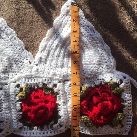 HAND MADE Roses are red crochet crop top - Picture 3 of 6